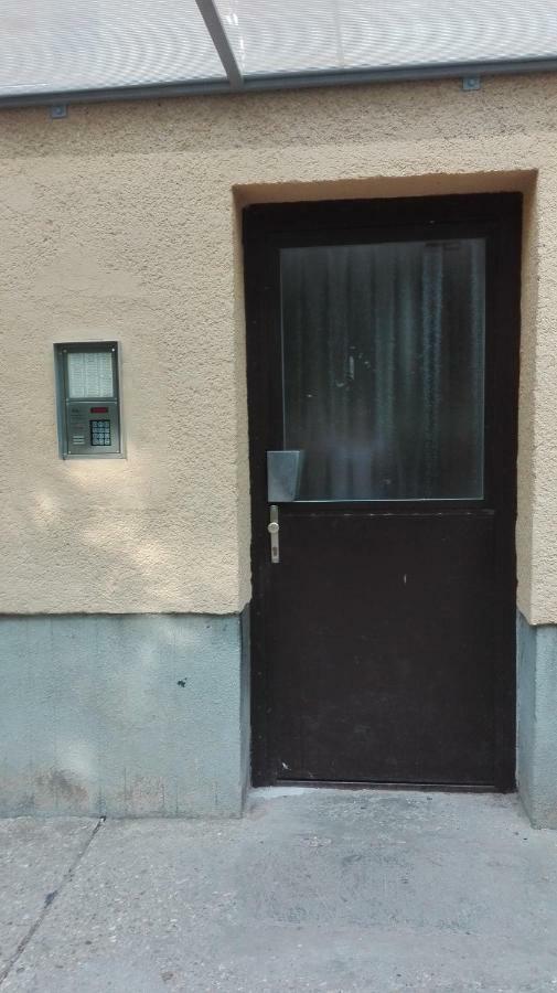 Desi Apartman คาโปชวาร์ ภายนอก รูปภาพ